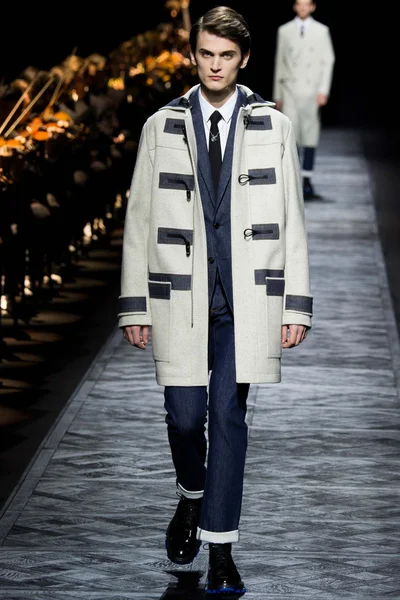 Look 25